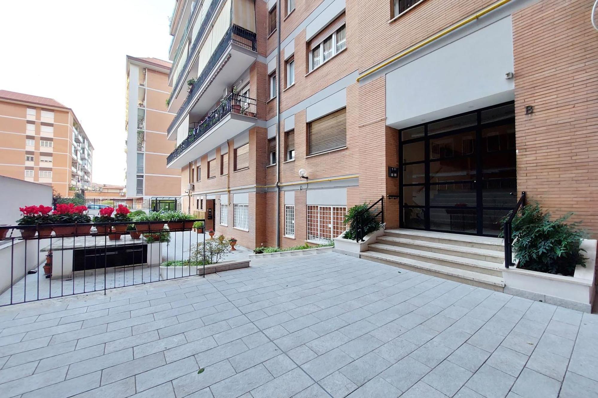 Lovely Apartment With Terrace Near The Vatican Рим Екстериор снимка